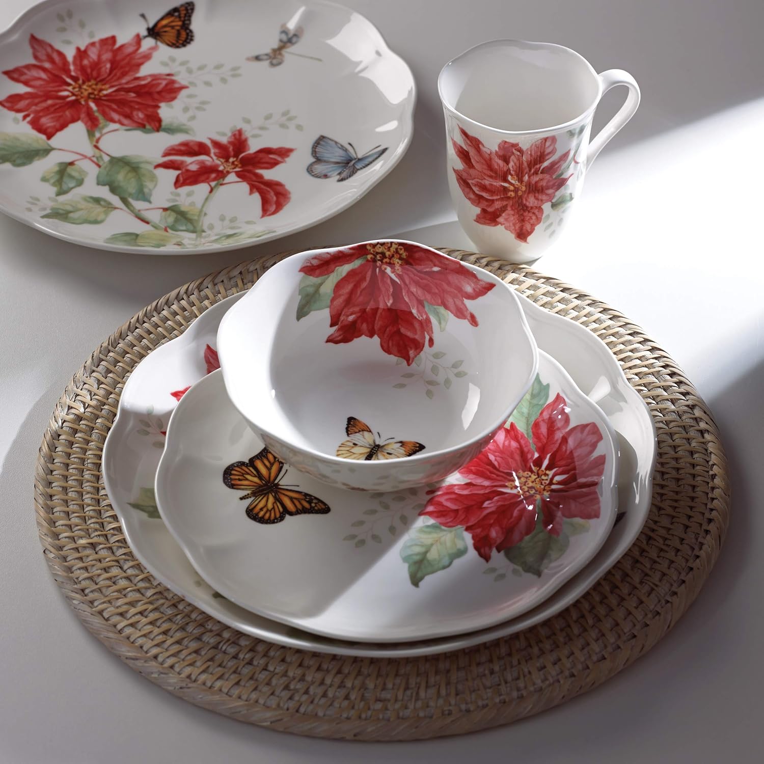 Lenox Butterfly Meadow Christmas Poinsettia 12 Piece Dinnerware Set Y8773