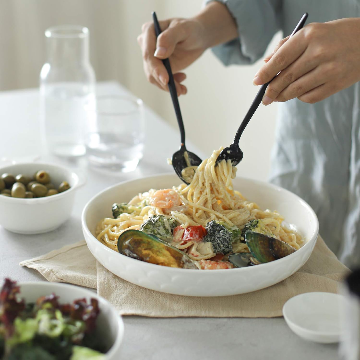 DOWAN Pasta Bowls 54 oz White Ceramic Salad Bowl Set of 4 W31719