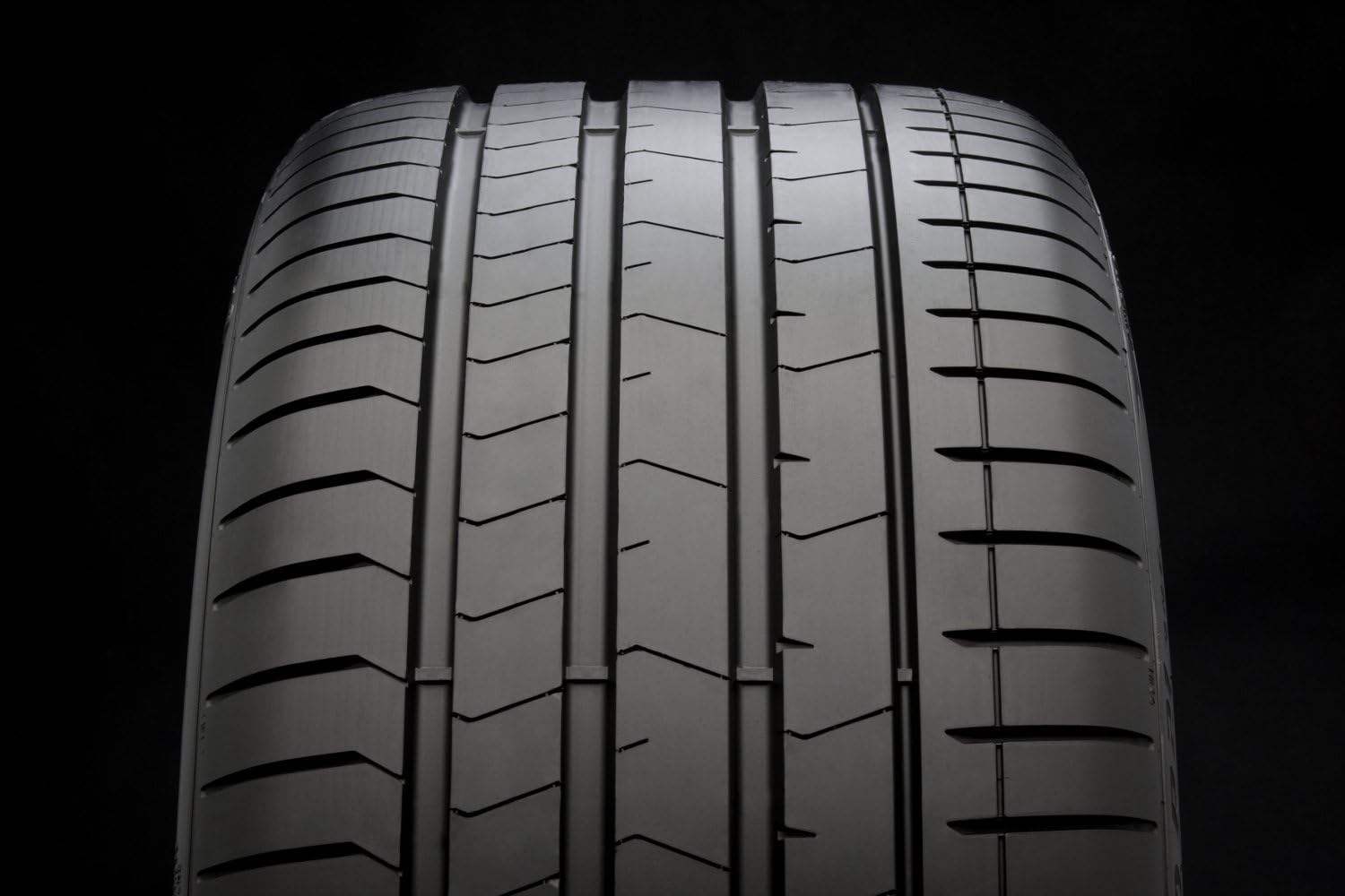Pirelli PZERO (PZ4) Performance Radial Tire 275/40R20 106XL P7283